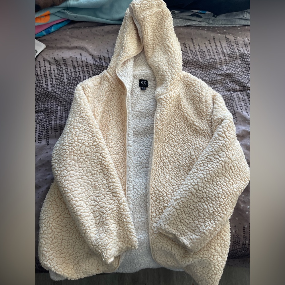 BDG Sherpa jacket. Size M/L